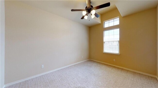 Foto del edificio - 104 Armored Ave