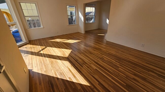 Living Room Entry View - 4049 Tilden Ave
