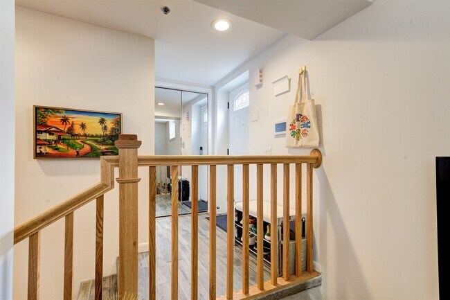 Building Photo - 58 Giles Ave