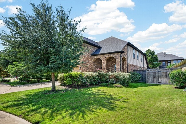 Building Photo - 29122 Parker Trace Dr