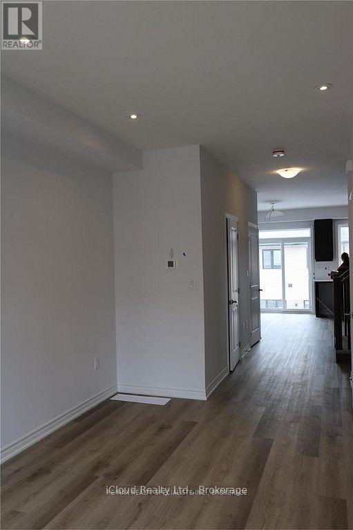 Photo du bâtiment - 461 Blackburn Dr