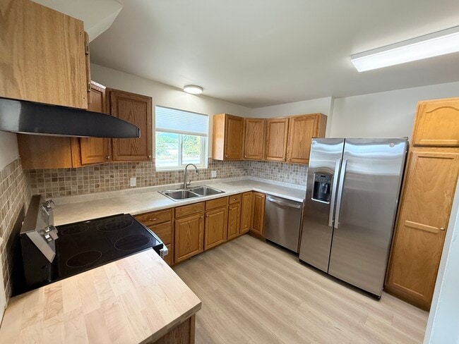 So many cabinets, new floors and appliances - 466 E 13800 S
