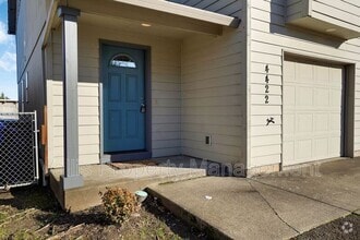 Building Photo - 4422 Remington Pl NE