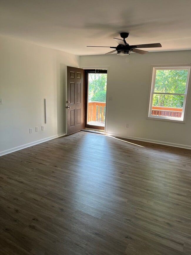 Building Photo - 3 bed / 2 bath in South Asheville