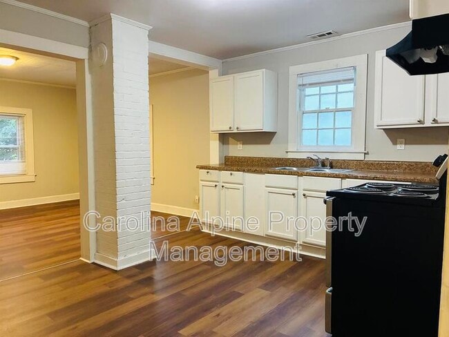 Building Photo - 2554 Hemphill St