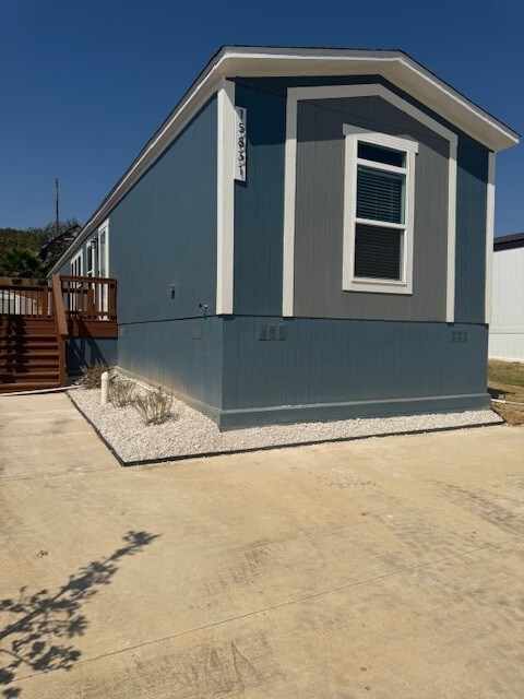 Primary Photo - 15831 S Flores St