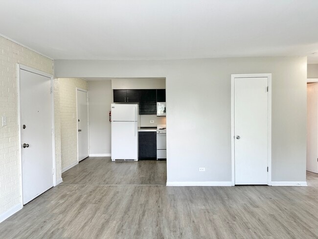 Building Photo - 9709 W Lorraine Dr