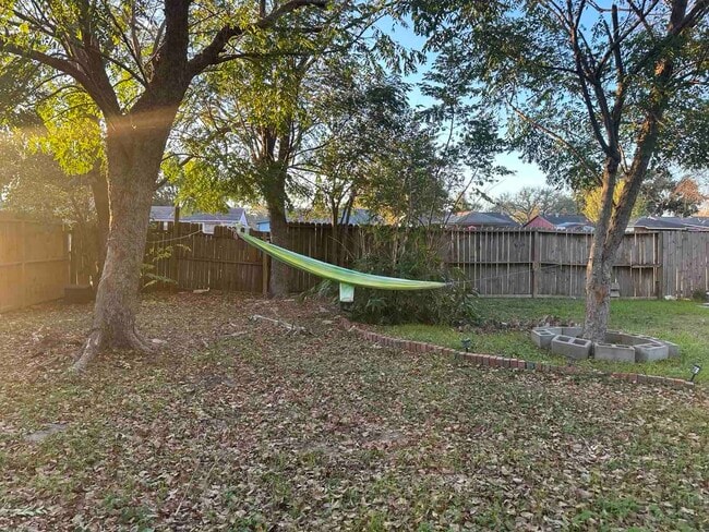 Foto del edificio - 16118 Lazy Ridge Rd