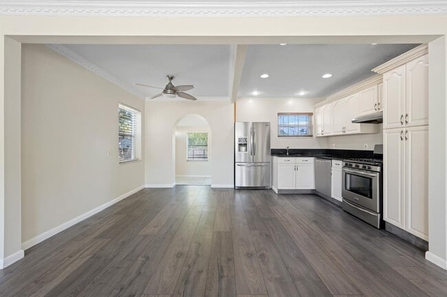 Foto del edificio - 1535 Plunkett St