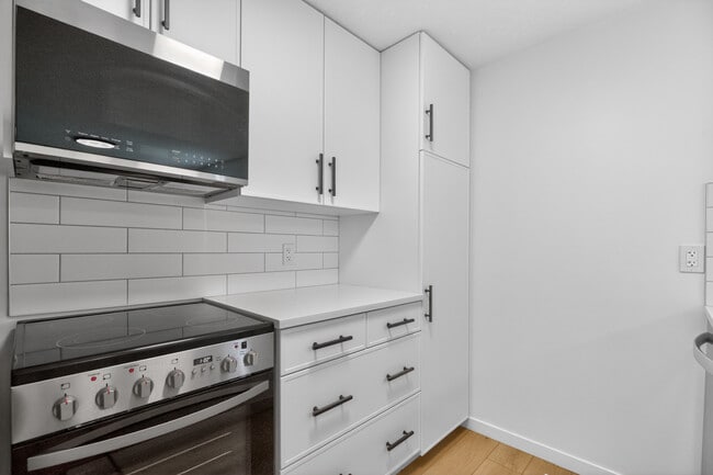 Building Photo - 12714-12772 72 St NW