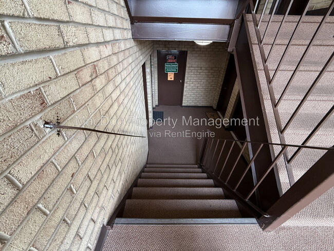 Foto del edificio - 7598 Gales Ct