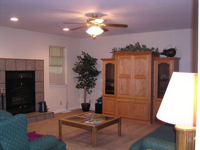 Building Photo - Squaw Creek Canyon Estates