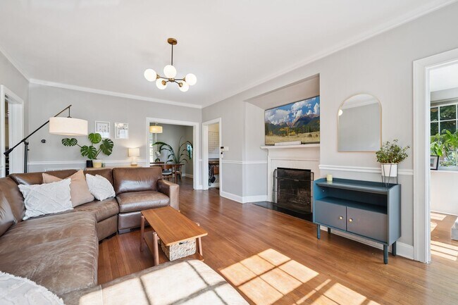 Foto del edificio - 3bd/2ba Two-Story Home in Durham Only 1 Mile from Downtown!