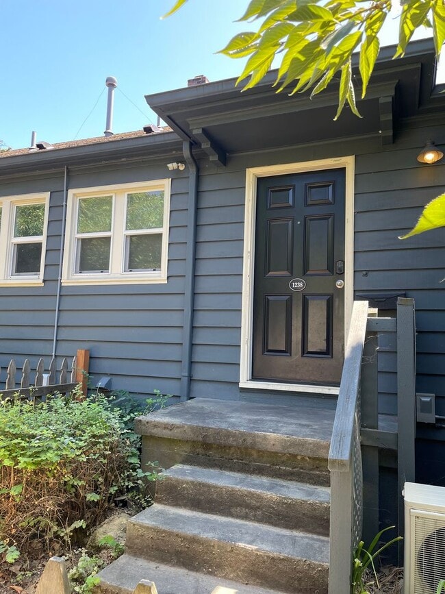 Building Photo - 1238 N Wygant St