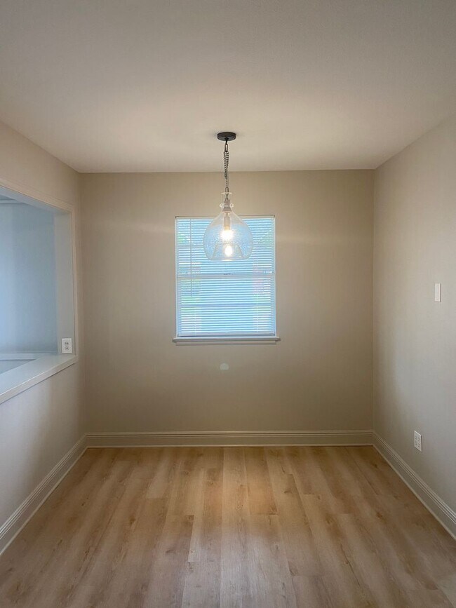 Foto del edificio - OCEAN SPRINGS GOLF CART DISTRICT - 3 BED 1 BATH HOUSE