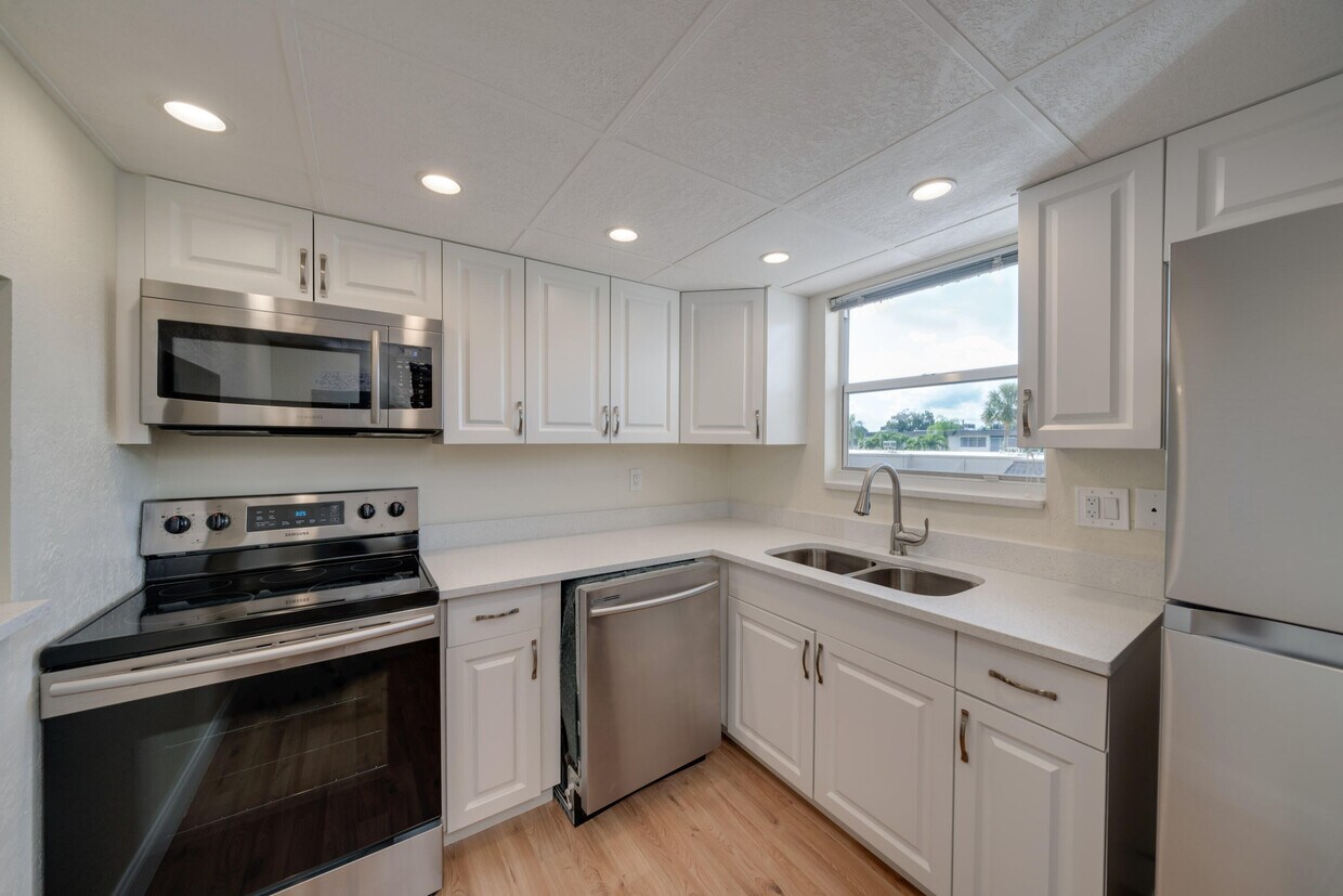 Foto principal - 701 Lori Dr