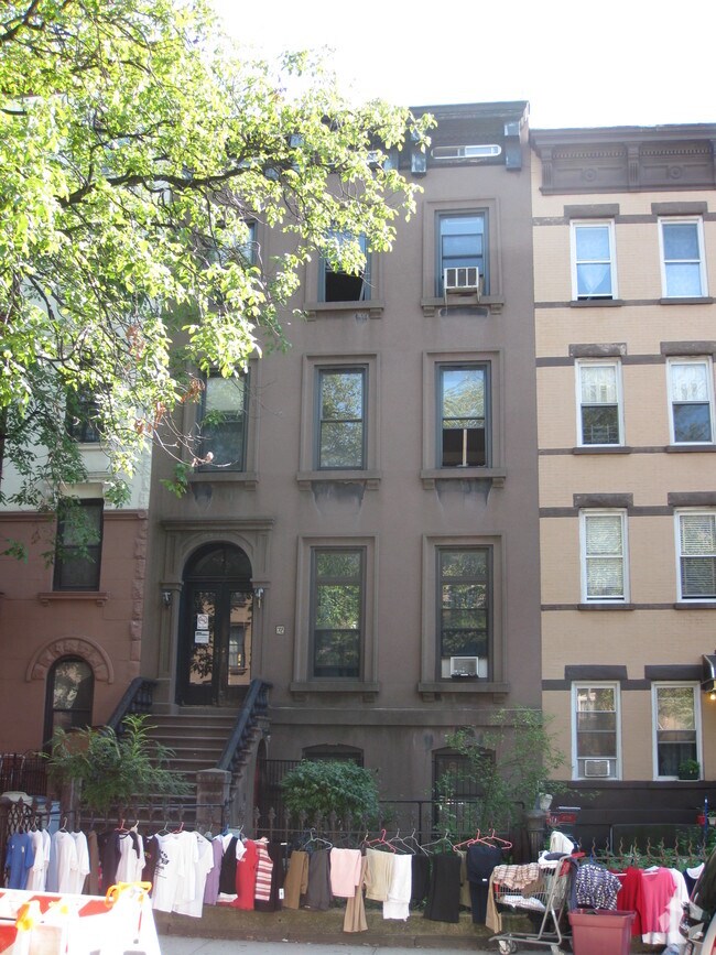 Foto del edificio - 72 2nd Pl