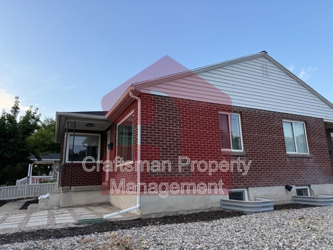 Building Photo - 2697 Glenmare St