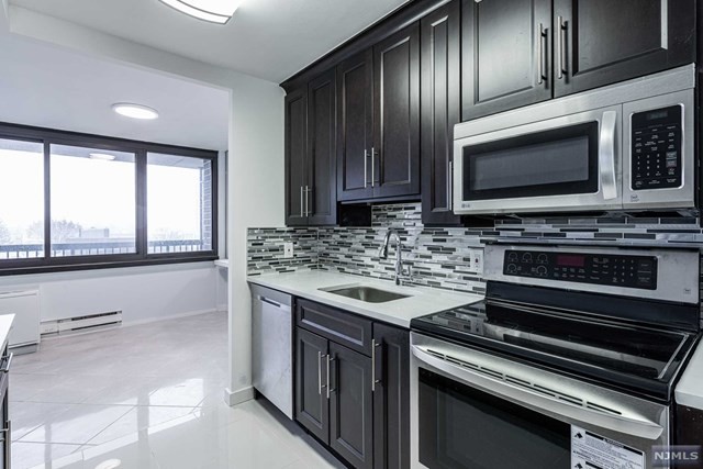 Foto del edificio - 770 Anderson Ave