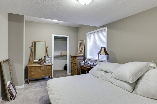 Cama 2 - 17024 Cypress St