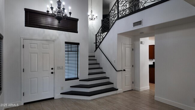 Building Photo - 4414 W Donner Dr