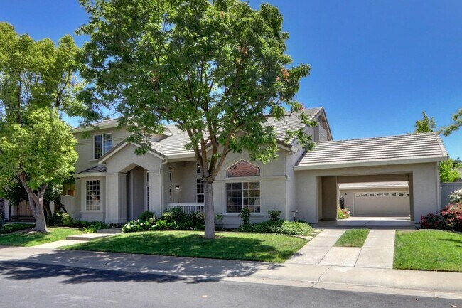 Building Photo - Stunning Laguna West Home with Heated Pool...