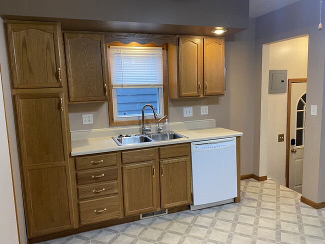 Kitchen - 316 6th St SE