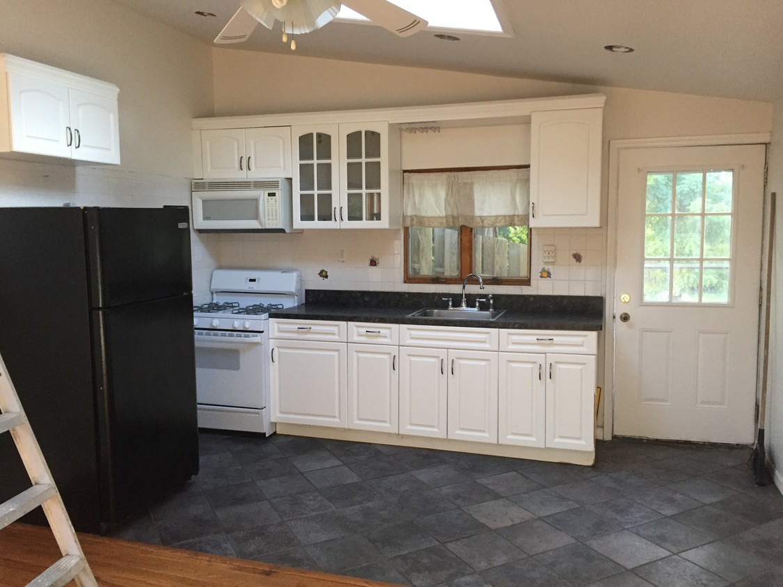 Kitchen - 37 Maplewood Ave