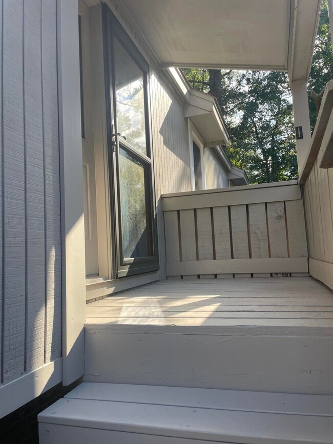 Building Photo - 12 Bluff Pointe Way