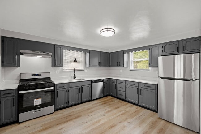 MOVE IN SPECIAL! SCORE HALF OFF 1ST MONTH'... - MOVE IN SPECIAL! SCORE HALF OFF 1ST MONTH'... House