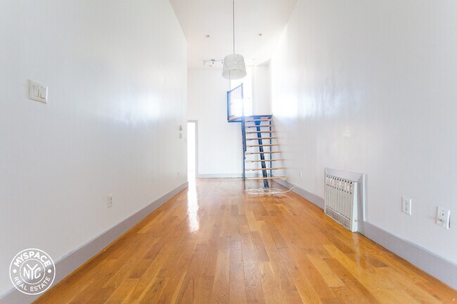 Building Photo - 167 Harman St