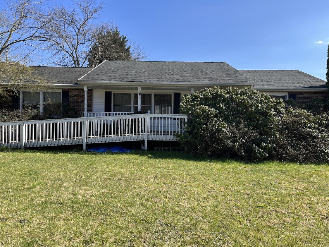Foto principal - 167 Etowah Center Drive