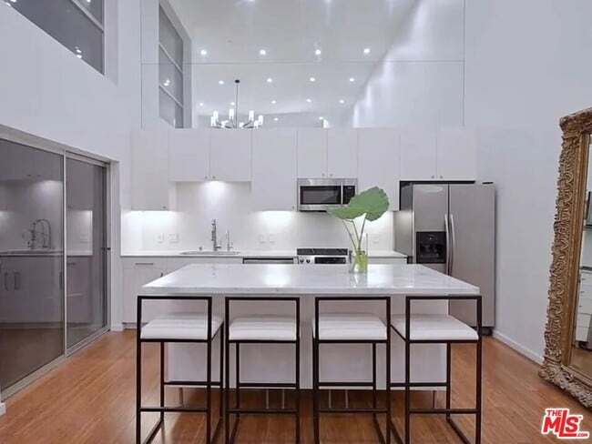 Foto del edificio - 7062 Hawthorn Ave