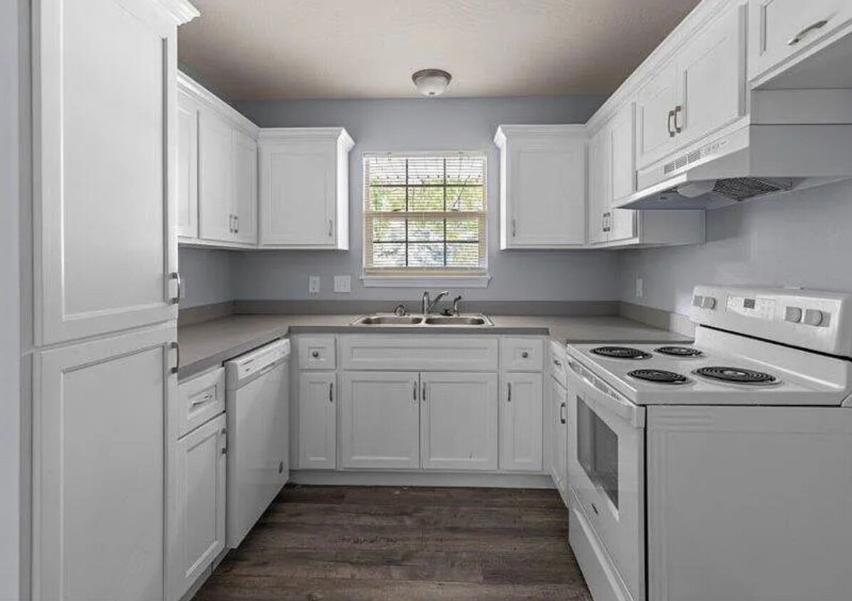 Primary Photo - Beautiful 3 bedroom 1.5 bath home!