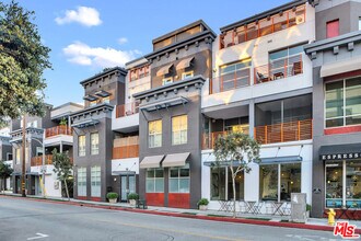 Building Photo - 212 Marine St
