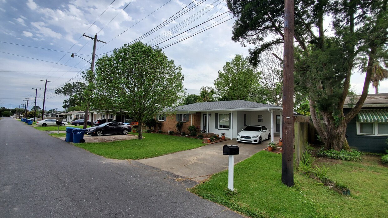 Primary Photo - 131 Mimosa Pl