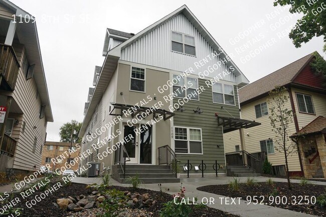 Foto del edificio - Modern 5 Bedroom Duplex in Dinkytown!