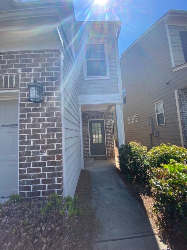 Building Photo - 5010 Breezewood Cir