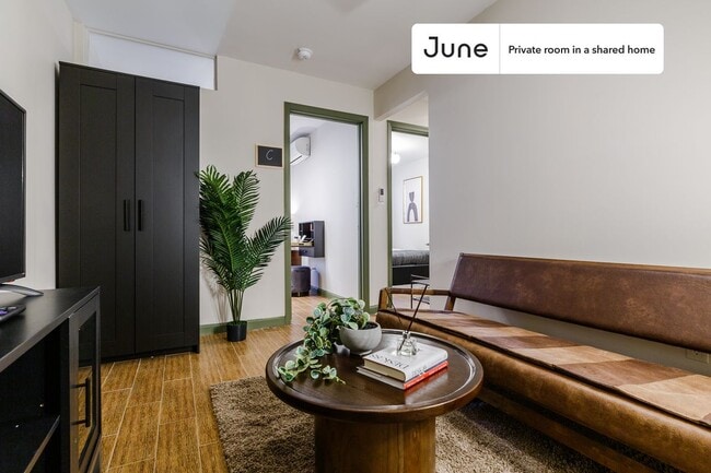 Building Photo - Private bedroom in 3 bed/1 bath Home