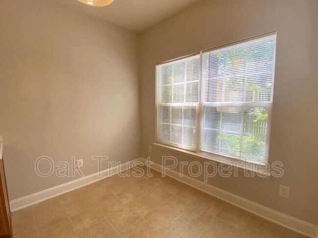 Building Photo - 104 Heatherlock St