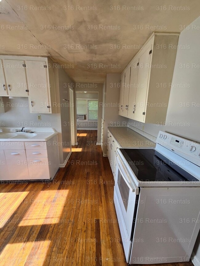 Building Photo - $550 - 1 bed 1 bath - Multi-Family