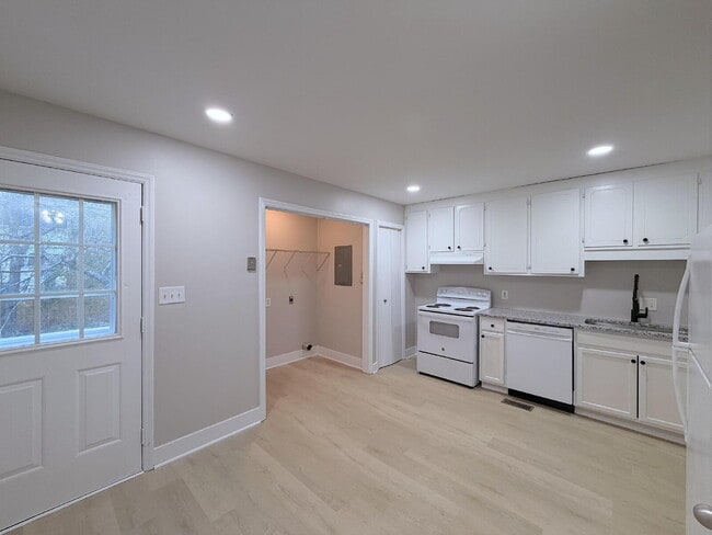 Building Photo - Cozy 2 Bedroom Unit in Garner!