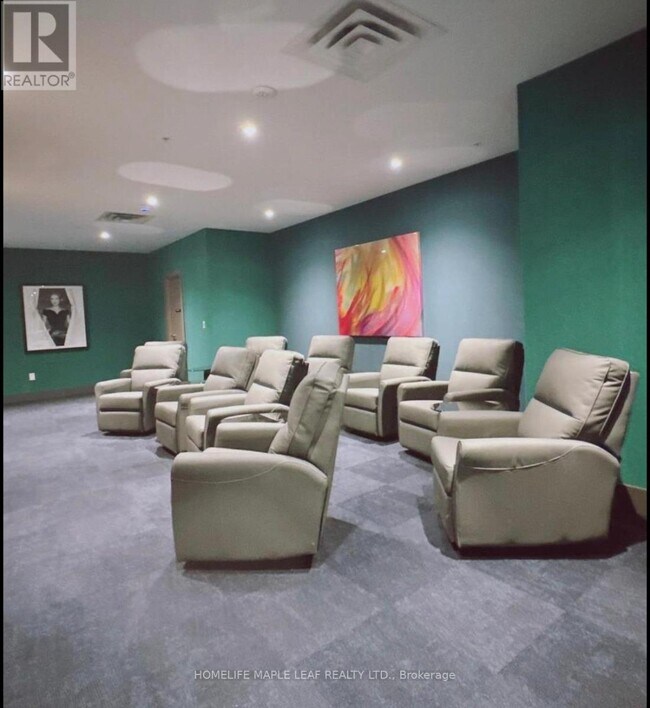 Photo du bâtiment - 75 James St S