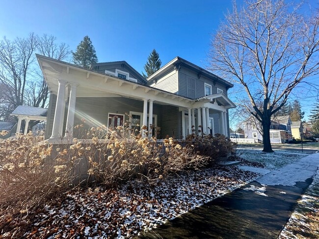 Building Photo - 7 N Jefferson St