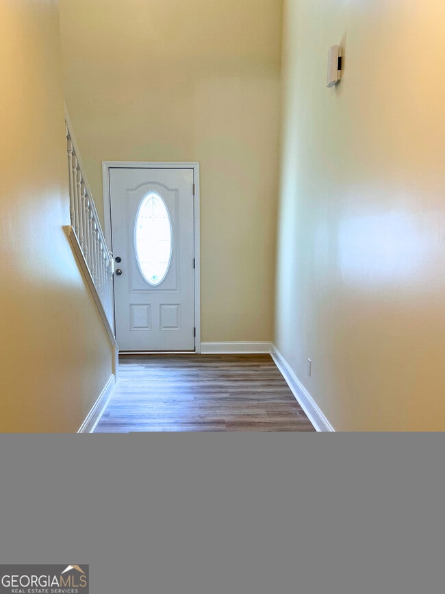 Building Photo - 822 Davis Ave