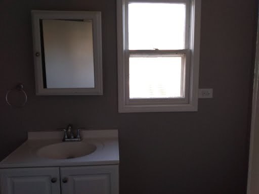 Building Photo - 210 Bellevue Dr