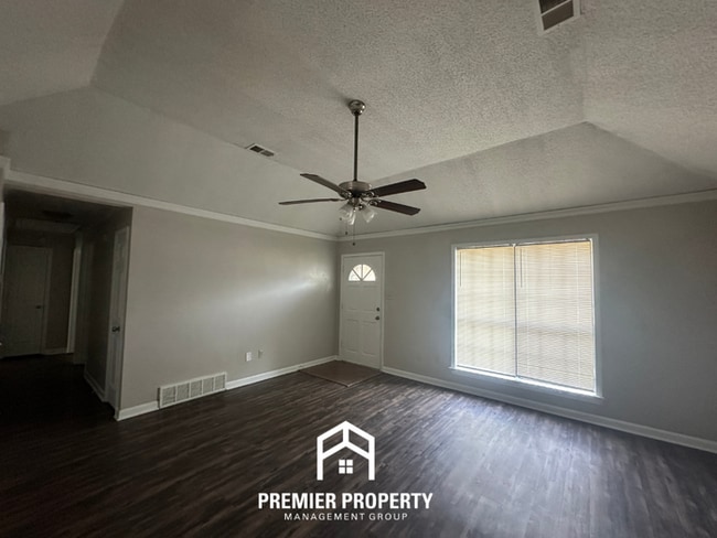 Building Photo - Quiet 3BR/2BA Cove in Bartlett Area | Vaulted Ceilings & Hardwood Floors