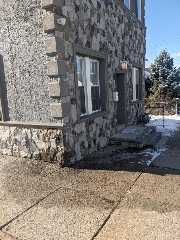Primary Photo - 300 Cedar St