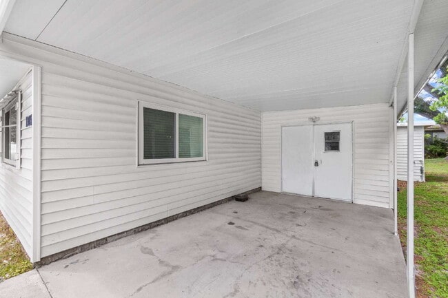 Building Photo - Affordable, Updated 2BR 1BA in The Villages!