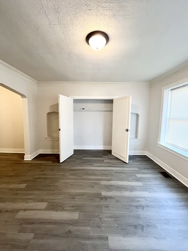 Building Photo - 1154 N Lawndale Ave